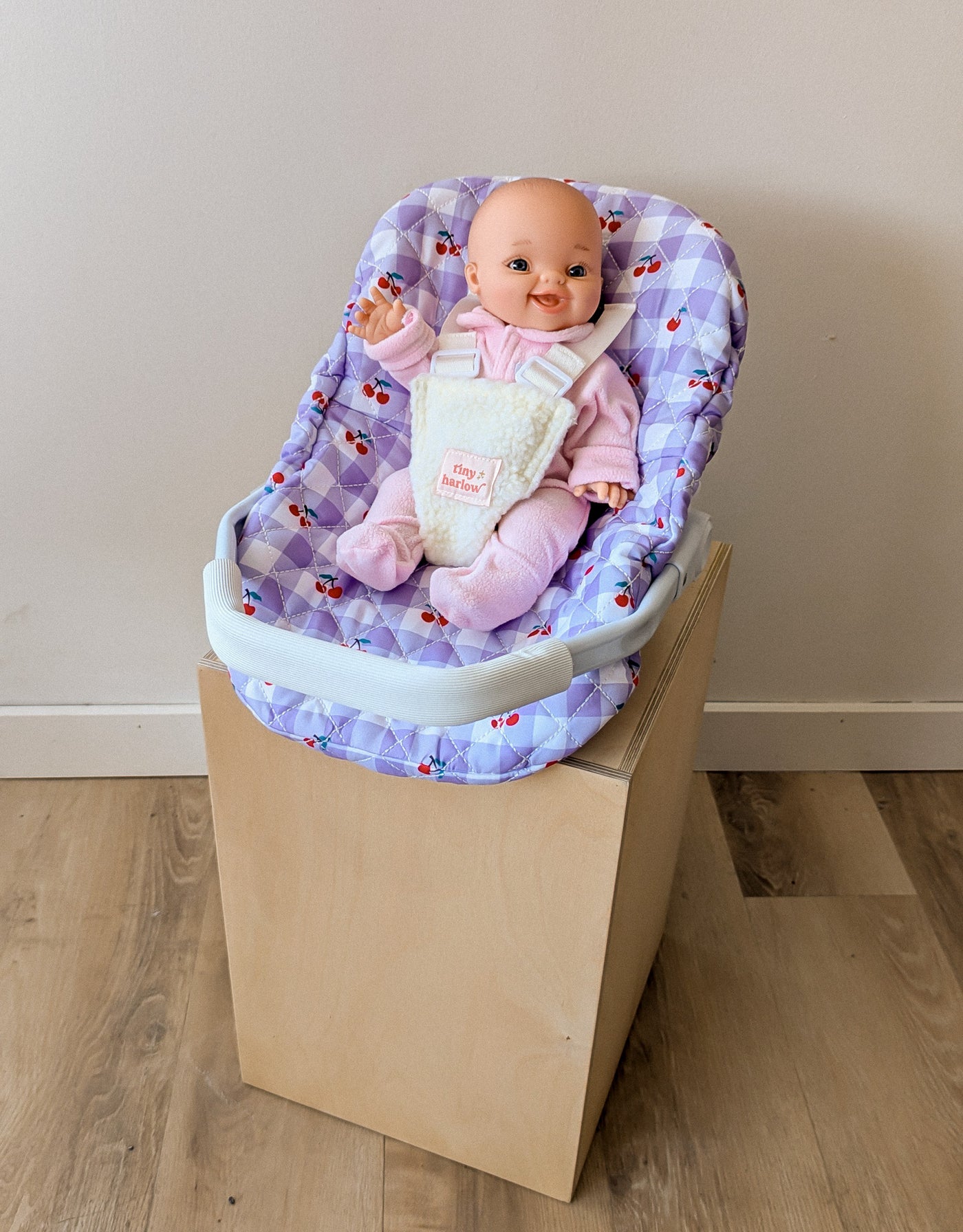 Doll Capsule - Lilac cherry - Tiny Harlow