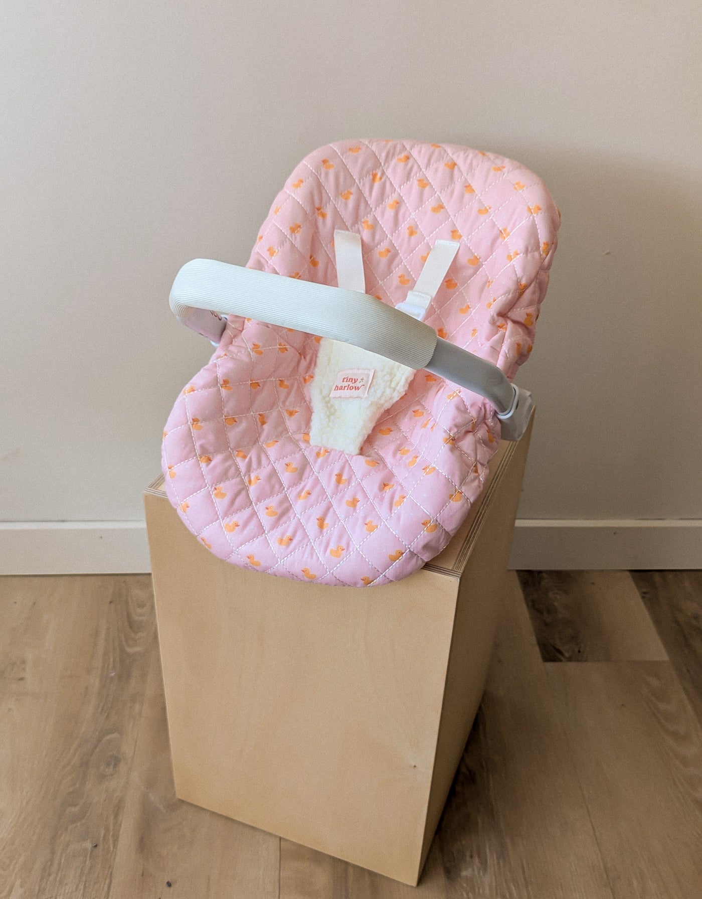 Capsule for baby doll - Pink ducky - Tiny Harlow