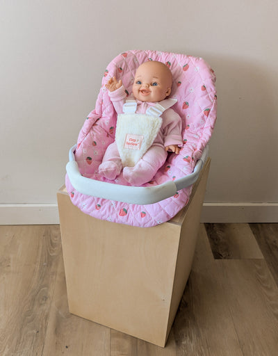 Doll Capsule - Strawberry picnic - Tiny Harlow