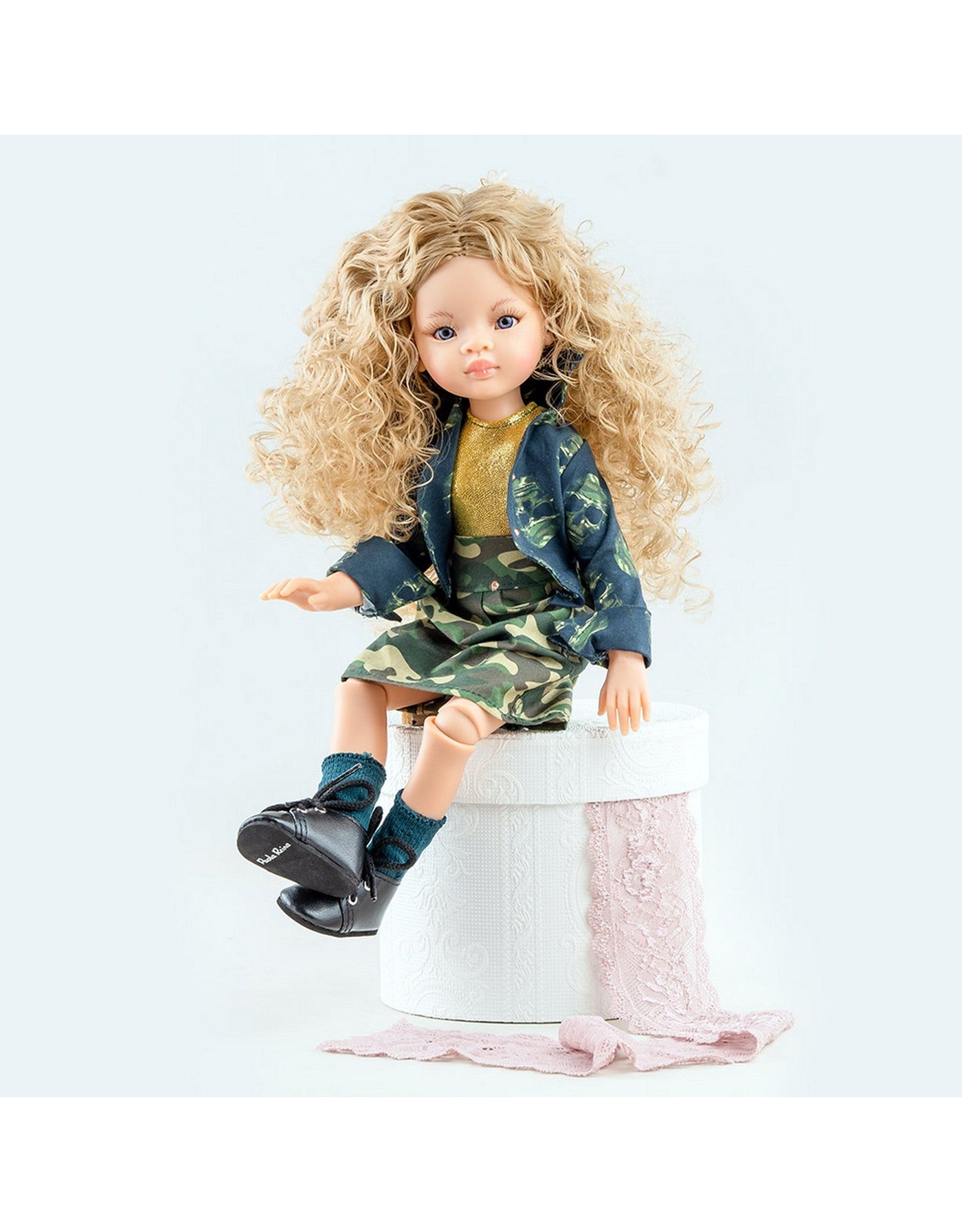 Poupée Articulée Las Amigas - Manica avec ensemble jupe camouglage et veste - Paola Reina